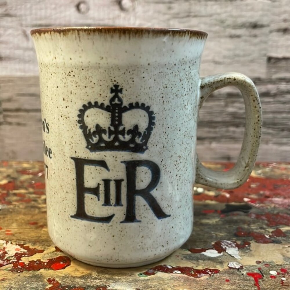 Dunoon Scotland Ceramic Pottery Queen Elizabeth Silver Jubilee Celebration Mug